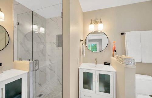 Home ON Key with pool, hot tub, putting green, arcade games, bike & mins to beach! - Foto 21