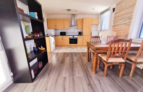 picturesque - 2 bedroom central flat - Photo 3