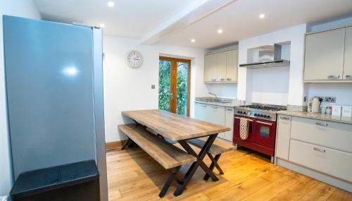 4 Bedroom Winchester Town House, central, parking - Foto 3, stove