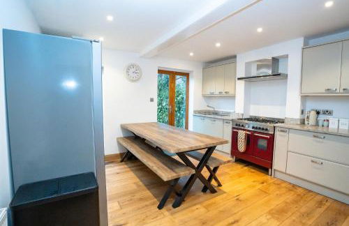 4 Bedroom Winchester Town House, central, parking - Foto 3