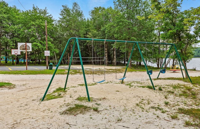 Ridge Retreat by Avantstay Game Room Covered Porch Fire Pit - Photo 46