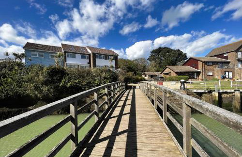 North Quay - Pet friendly Luxury Townhouse overlooking Bembridge Harbour - Photo 2