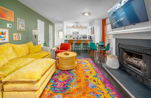 Color Pop Cottage Stylish 2BR with 2 Parking Spots - Foto 1