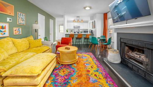 Color Pop Cottage Stylish 2BR with 2 Parking Spots - Foto 1