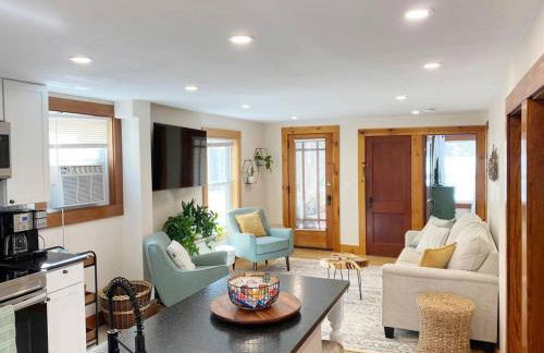 Cozy 3 Bedroom Getaway with Hot Tub - Foto 10