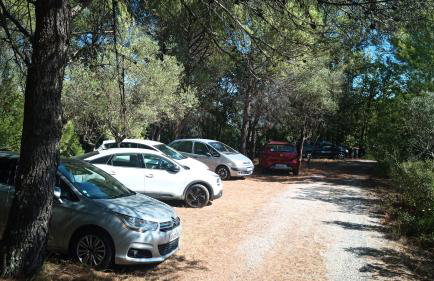 Les Ribas villa groupe, de 4 a 14 personnes, maison familiale, séjour nature, calme, Provence, Plaine des Maures, proche mer, Verdon, randonnée, terrain arboré, jeux enfants, pétanque, ping-pong, cuisine équipée, grande capacité, vacances en groupe - Foto 19