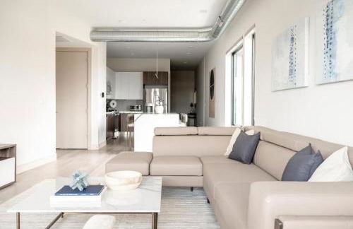 Contemporary Condo - Grill - Balcony - Tesoro - Foto 14