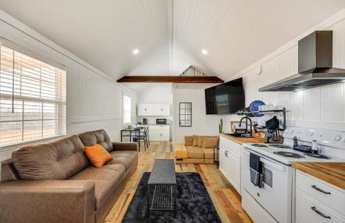 Hike, Hunt and Fish Pet-Friendly Studio in Dilley! - Photo 3