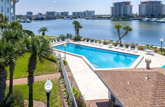 Cute 2 bedroom overlooking Harbor and Tennis Courts Condo by RedAwning - Foto 20