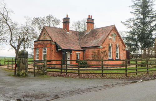 South Lodge - Longford Hall Farm Holiday Cottages - Photo 45