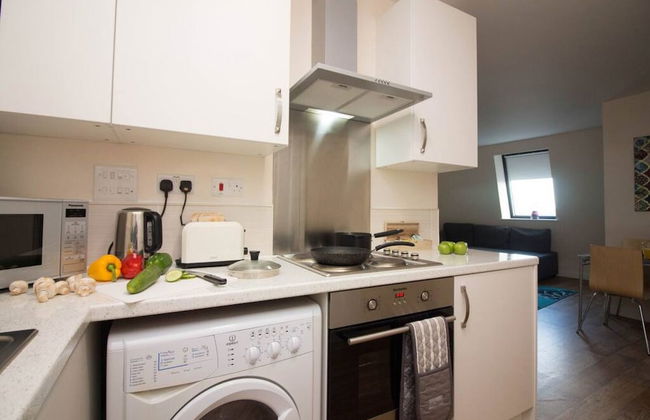 Stayzo Castle Penthouse 18- A Clean Fresh Modern Apartment With Free Wi-fi - Foto 12