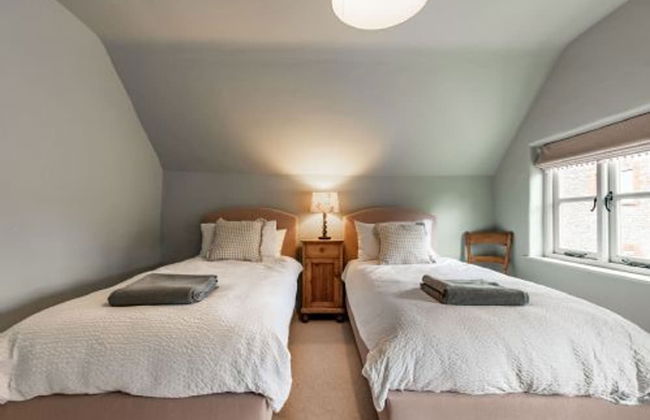 Host Stay White End - Photo 9