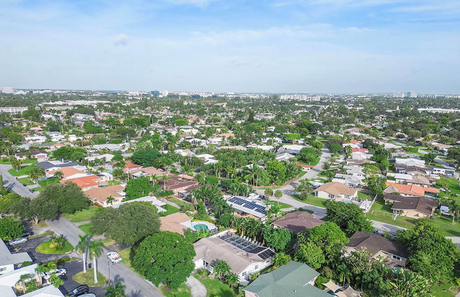 Coastal Retreat Stylish 4 BDR w/ Private Pool! - Foto 50