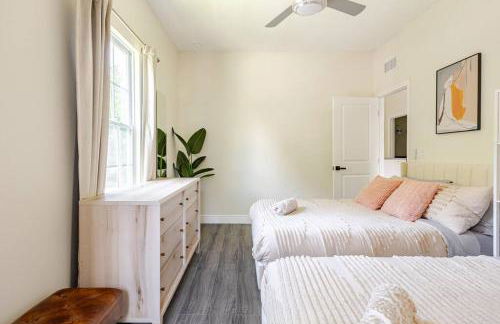 4 Bedroom 3 Full Bath Boho Oasis Saltwater Pool Near Downtown, North of Hyde Park Sleeps 12 Pets OK - Foto 23