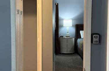 Stylish Remodeled 23 Large beds Near Elvis Presley - Foto 64