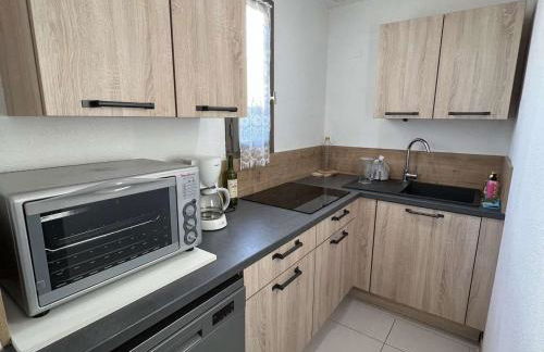 Maison avec Cour, Piscine Sécurisée, Climatisation, 3 Chambres, Proche Plage, 8 Personnes - FR-1-701-33 - Foto 17