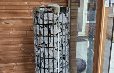 Rent My Spa Home with Pool table Hottub and Sauna - Foto 6