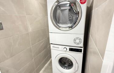 Spacious 4 Bed 4 Bath Stay with Free Parking - Foto 25