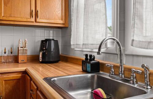 Charming 4BR Retreat in Arlington Sleeps 12 NearDC - Foto 9