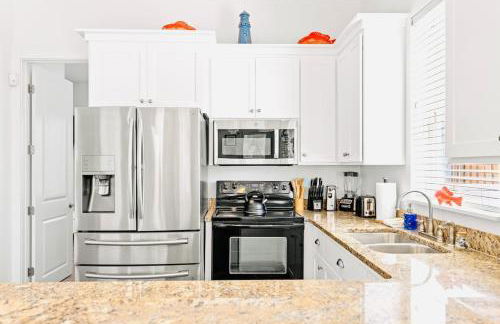 Lion of the Beach - Photo 6