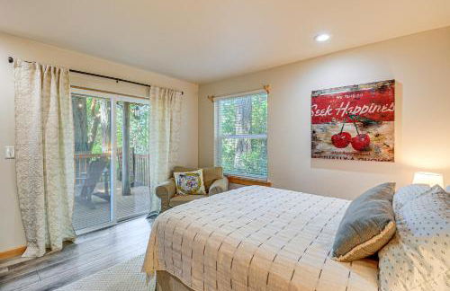 Port Orchard Lakefront Cabin with Fire Pit and Grill! - Foto 10