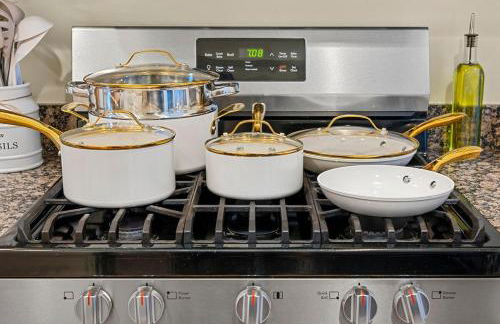 Luxury DC Rowhouse with Rooftop Firepit & Private Hot Tub- Near U Street & Logan Circle - Foto 23