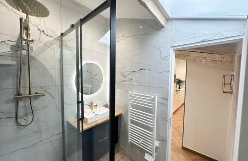 Elegant mansardé-place du pin - Photo 14