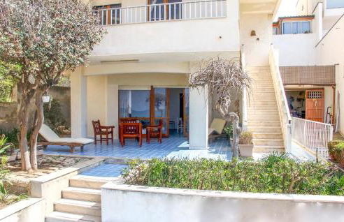 Gorgeous Apartment In Cava D'aliga - Foto 2