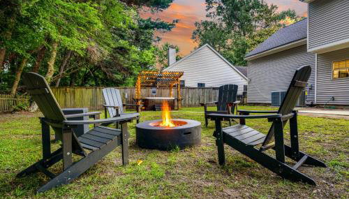 Country Haven - Hot Tub & Pool! Game Room, King Beds, Mins 2 dwtn - Foto 5, Garden view, young children