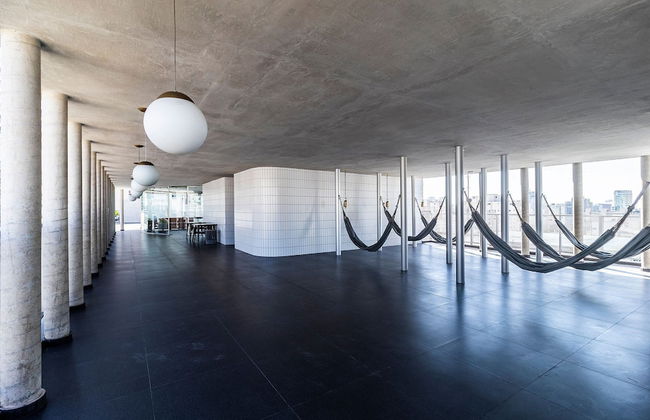 Apartamento moderno com piscina e AC - Foto 21