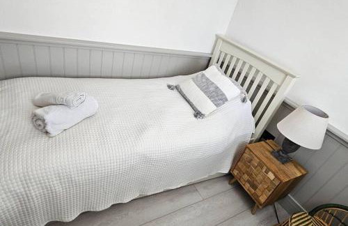 Humberston Boathouse Lodge & Hot Tub - Cleethorpes Beach Cabin Chalet - Foto 11