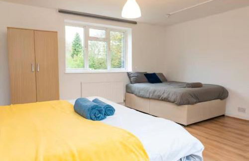 7 Bedroom Home - Contractor Stays - Reading Central - Photo 8