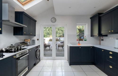 Charming & Spacious 2 BR Home - Photo 5