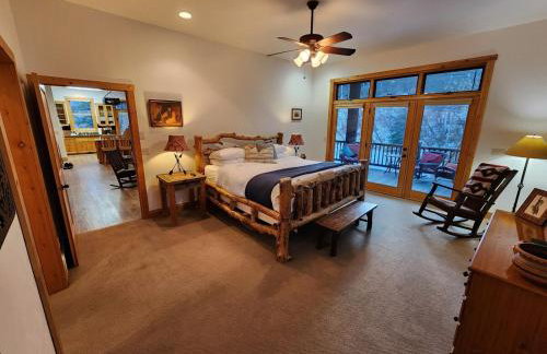 Sundance Spacious Vaulted Ceiling cabin, Hot tub, huge lawn - Foto 9