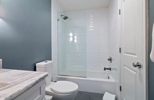 Tropic Bliss l Backyard Oasis l Mins to DNTN - Foto 29