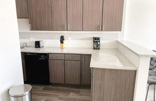 Sleepover Downtown Cincinnati 1BD 1BA Apartments - Photo 17