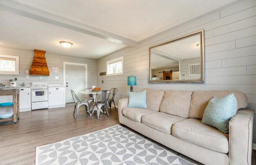 Lake and Trail Access Cape Fair Cottage with Deck - Foto 6