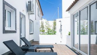 Modern 3BR Home, AC in All Rooms, Walk to 2 Beaches, Private Patio, Washer & Dryer - Photo 4