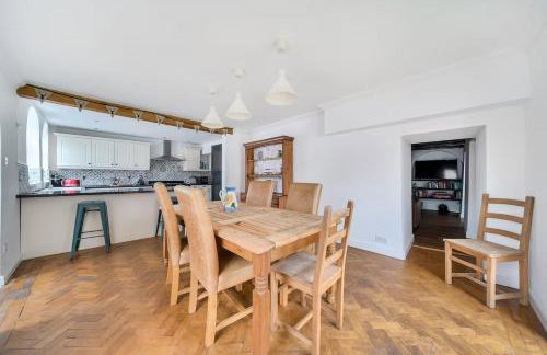 16th-Century Cottage with Separate Studio and Garden, Sleeps 12 - Foto 3