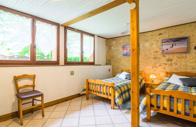 Chic Holiday Home in Siorac-en-perigord With - Foto 12