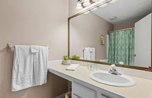 Spacious Hideaway in Torch Lake and Sunrise Views - Foto 21