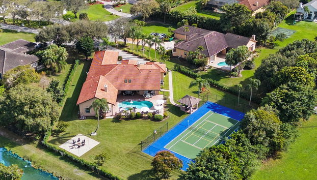 Grand 6BR Plantation Estate w/ Tennis & Pool - Foto 2, Profilbild