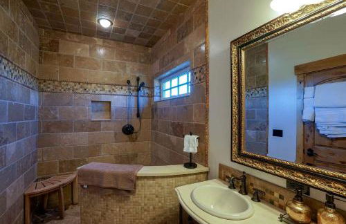 Scenic Mountain Cabin with Creekside Deck & Outdoor Fireplace near North Meadow Creek, Montana - Foto 24