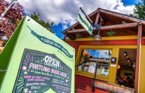 Stay Portland - The Tiny Oasis Steps to Local Coffee & Restaurants - Photo 20