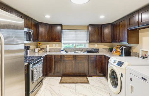 Cozy Home with Patio 24 Miles to Carlsbad Caverns NP - Foto 2