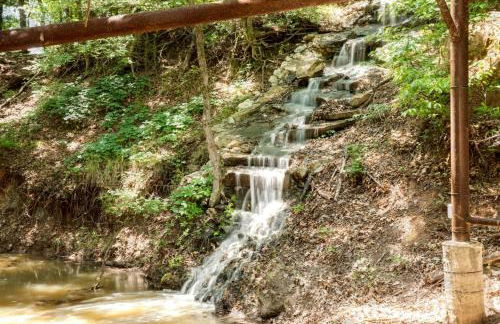 Hobbit Treehouse with Waterfall on the Brazos River for Glamping in Texas - Foto 14