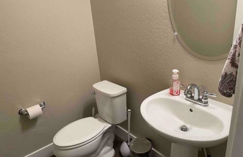 Family friendly 4-bdrm 3.5 bath w guest suite - Foto 8