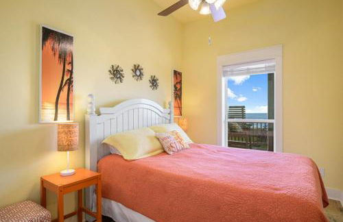 BEACHFRONT with DECK Hot Tub and View and Cargo Lift Sleeps 14 - Foto 46