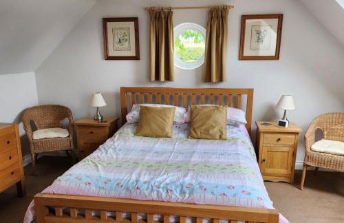 Cottage Sleeps 4 - Pet Friendly w Free Parking - Foto 3