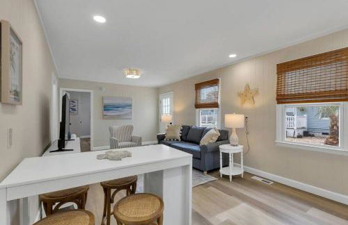 Coastal 3BD Bungalow One Block from Scenic Walkway - Foto 15